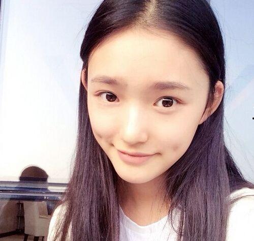 林允的照片,光影交织下的青春魅力